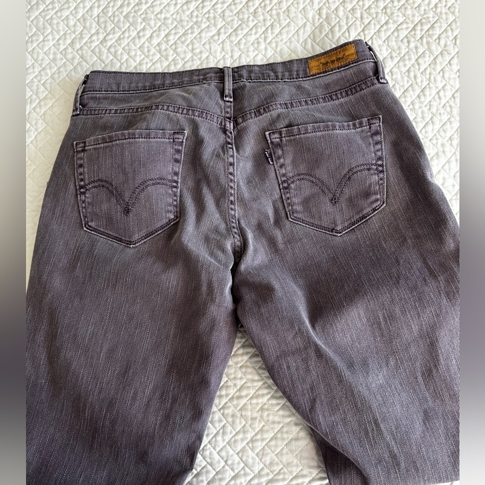 LEVI'S DISTRESSED BOYFRIEND JEANS - Women's 6 Medium (Purple) - Picture 5 of 7